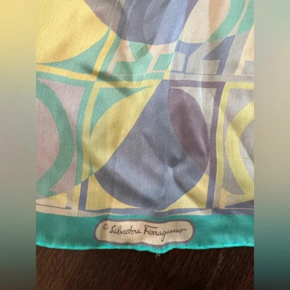 Ferragamo silk scarf - Picture 2 of 3